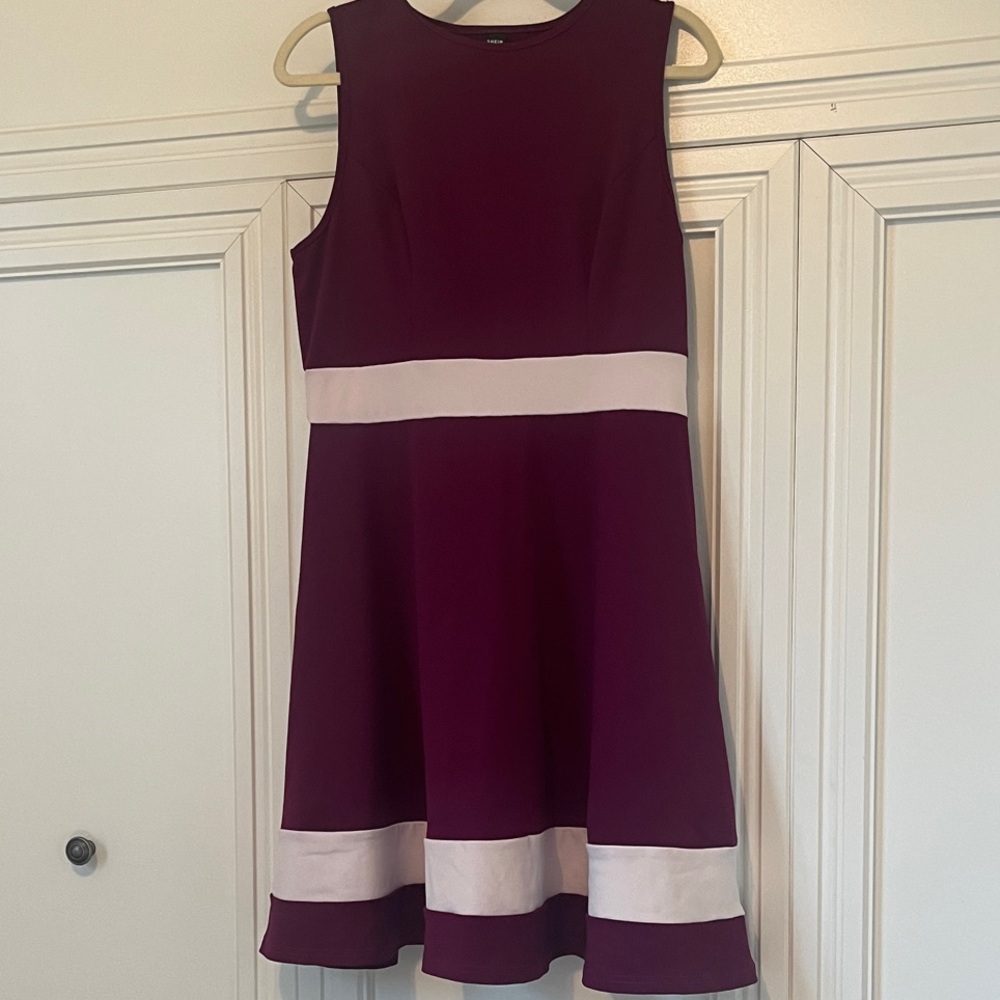 Elegant Purple and White Sleeveless Dress